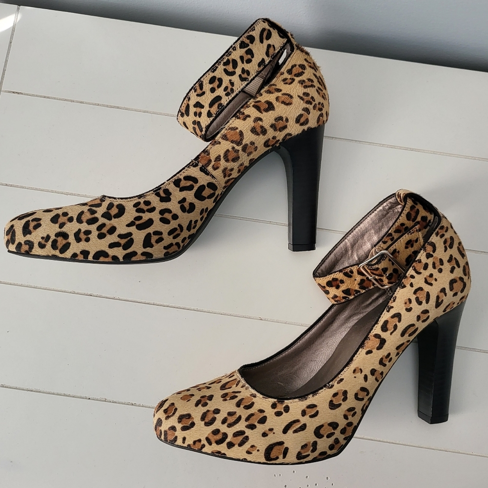 Michael leopard print heels 10M